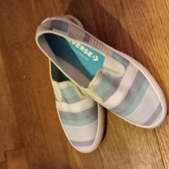 Pair of 6.5 converse slip on blue and white stripe shoes - Picture 4 of 4